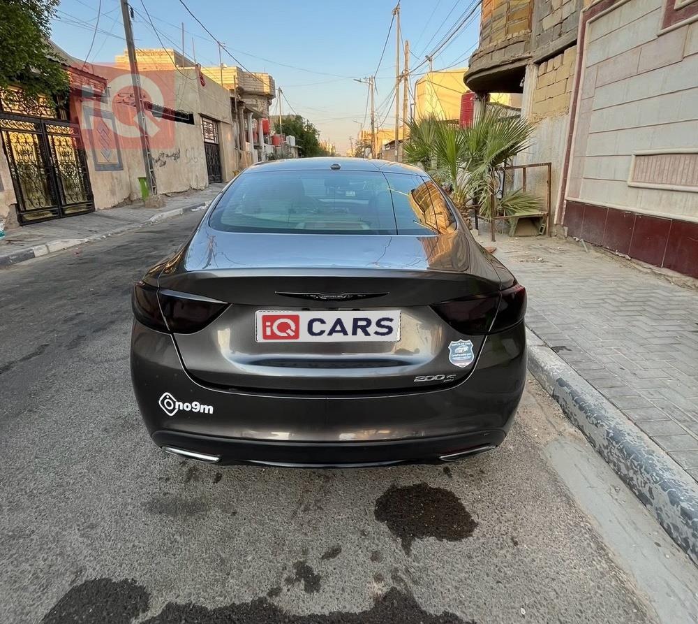 Chrysler 200